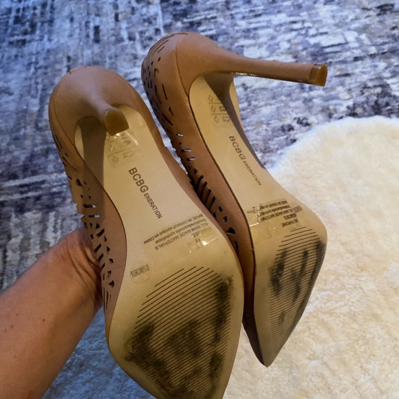 BCBG pumps - Picture 3 of 4
